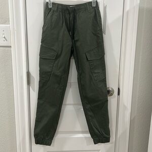 Refuge cargo pants size S/P
army green